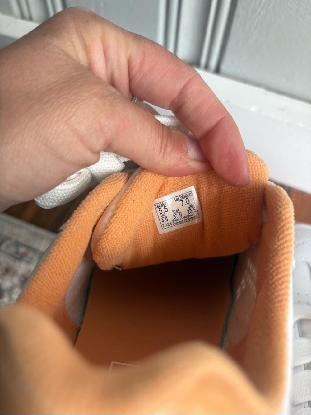VANS Upland Women’s White and Orange Low-Top Sneakers NEW Size 7 - Picture 6 of 10